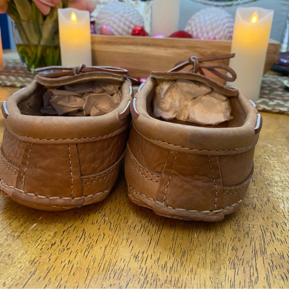 Wassookeag woman’s Handmade Moccasins - Picture 3 of 7